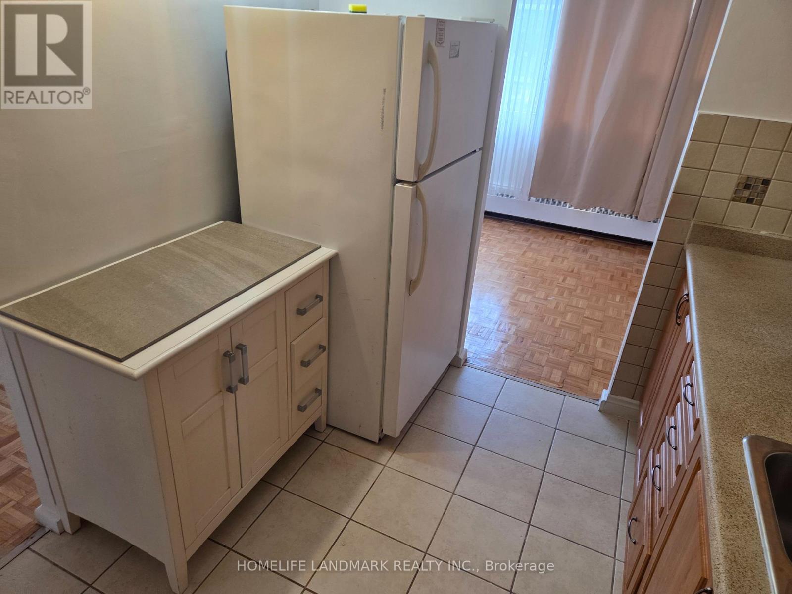 301 - 100 Leeward Glenway, Toronto, Ontario M3C 2Z1 - Photo 11 - C13472670