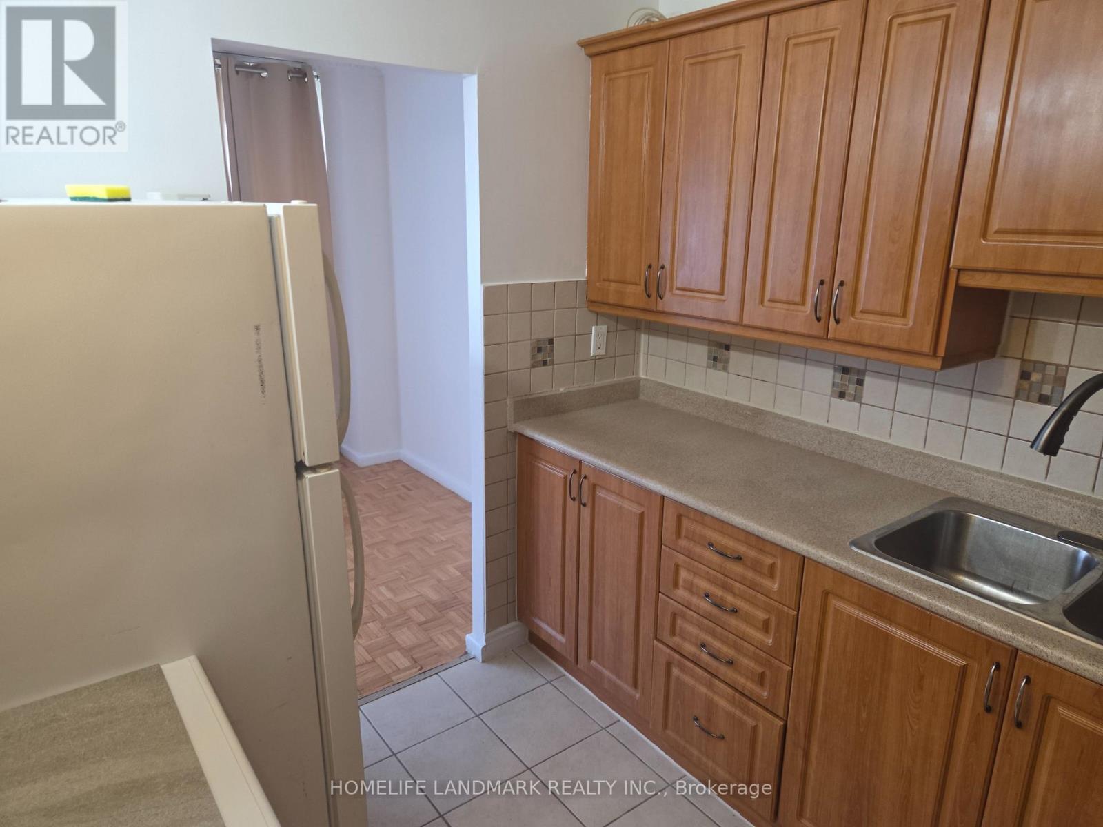 301 - 100 Leeward Glenway, Toronto, Ontario M3C 2Z1 - Photo 13 - C13472670