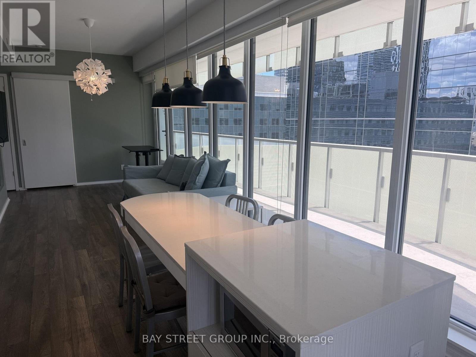 1709 - 197 Yonge Street, Toronto, Ontario  M5B 1M4 - Photo 4 - C13472736