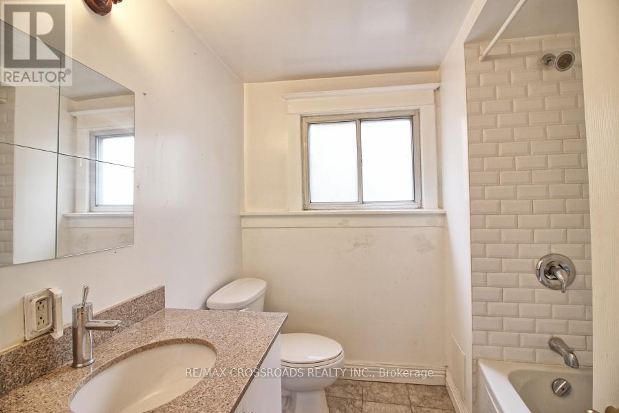 2nd Floor - 2001 Yonge Street, Toronto, Ontario  M4S 1Z8 - Photo 9 - C13472766