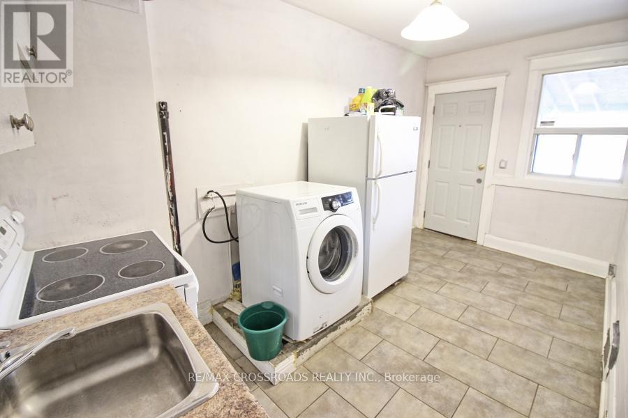 2nd Floor - 2001 Yonge Street, Toronto, Ontario  M4S 1Z8 - Photo 8 - C13472766