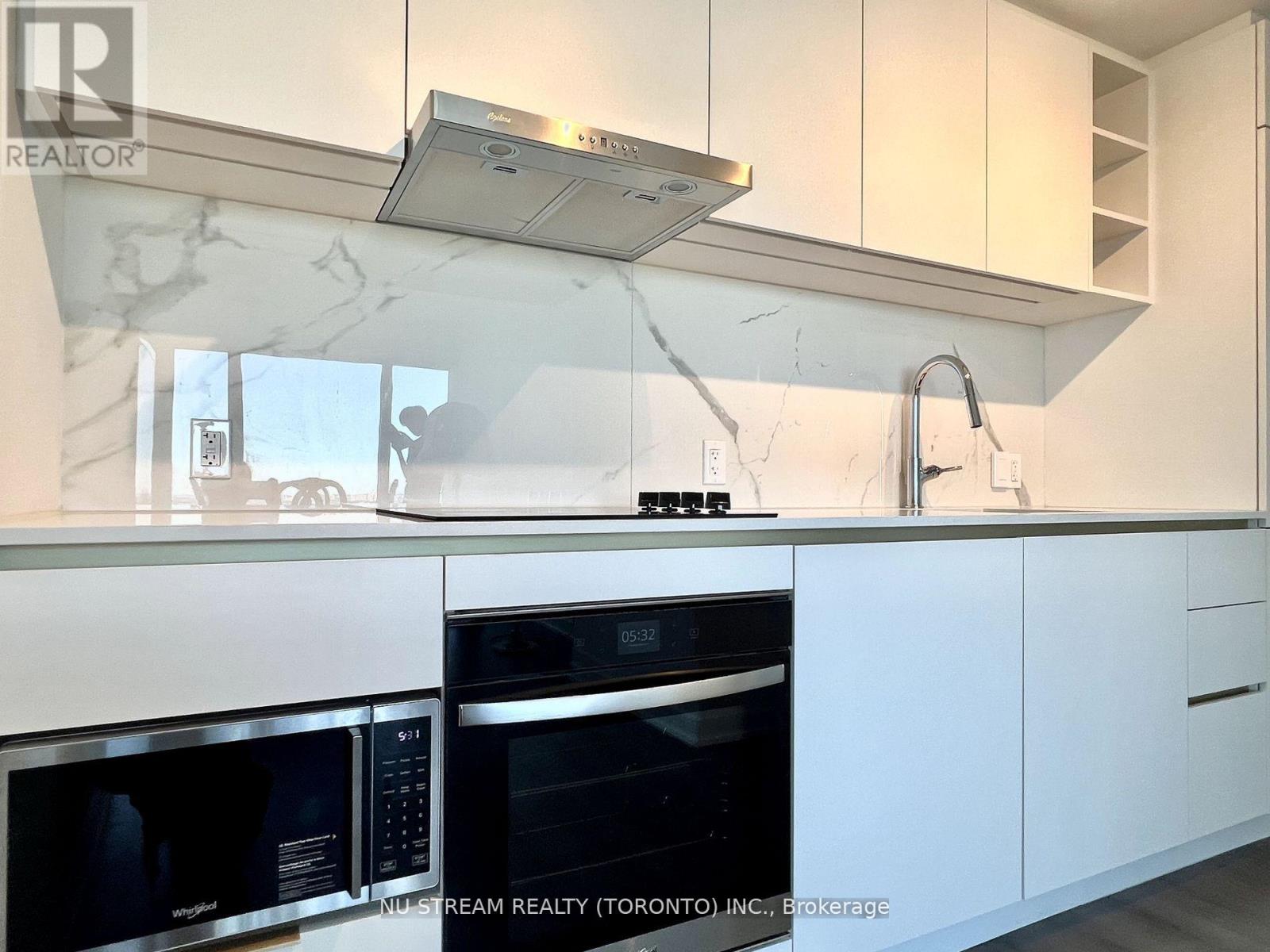 5507 - 8 Wellesley Street W, Toronto, Ontario  M4Y 0J5 - Photo 2 - C13473218
