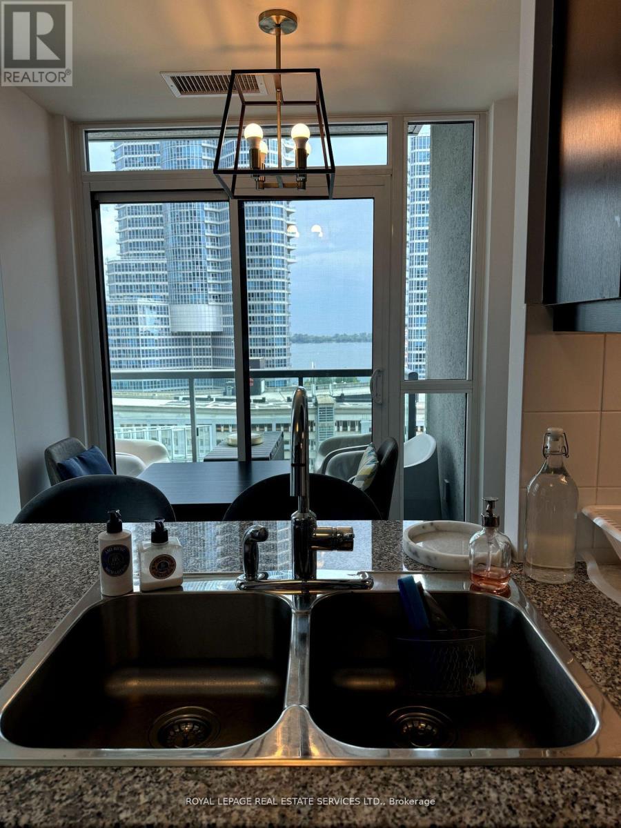 1510 - 19 Grand Trunk Crescent, Toronto, Ontario  M5J 3A3 - Photo 15 - C13473200