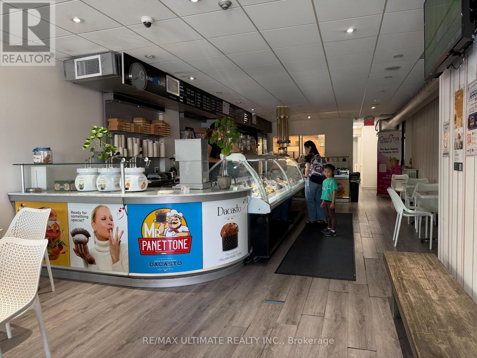 2076 Yonge Street, Toronto, Ontario M4S 2A3 - Photo 3 - C13473354