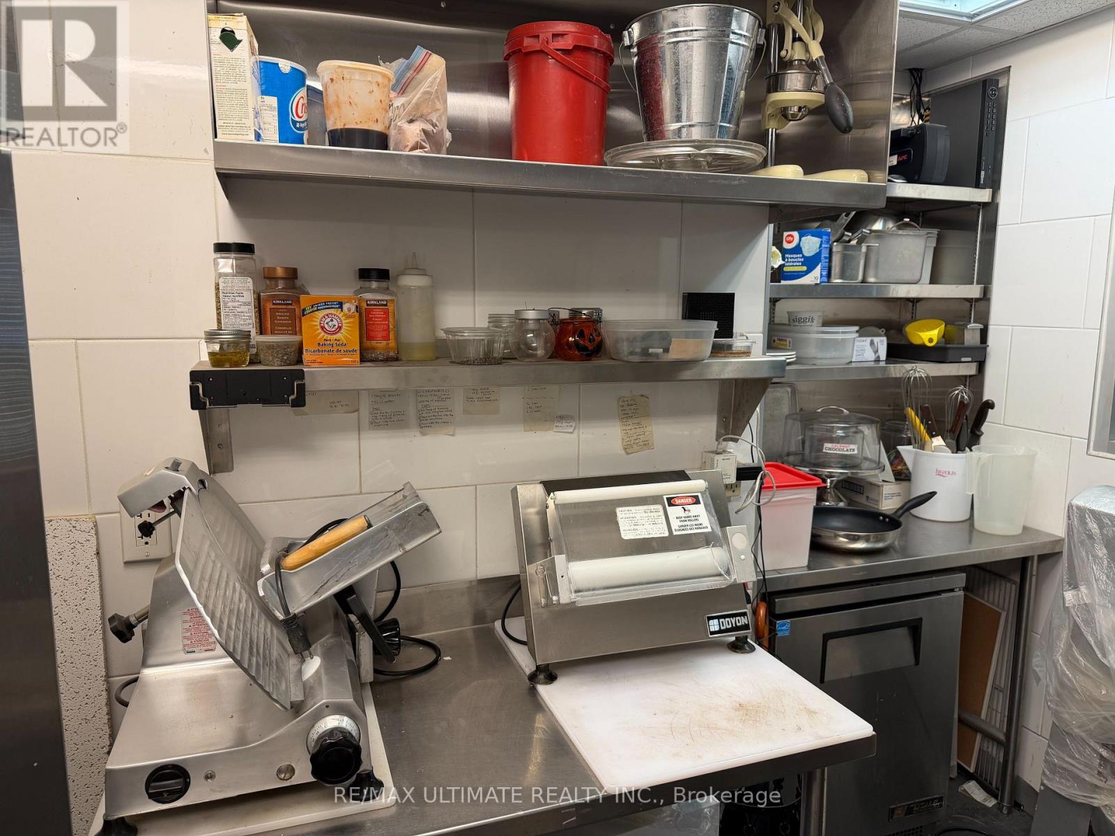 2076 Yonge Street, Toronto, Ontario M4S 2A3 - Photo 7 - C13473354