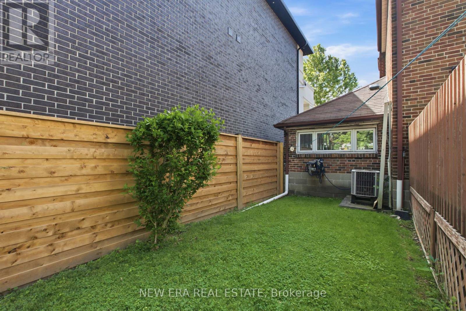 654 Bedford Park Avenue, Toronto, Ontario  M5M 1K3 - Photo 11 - C13473446