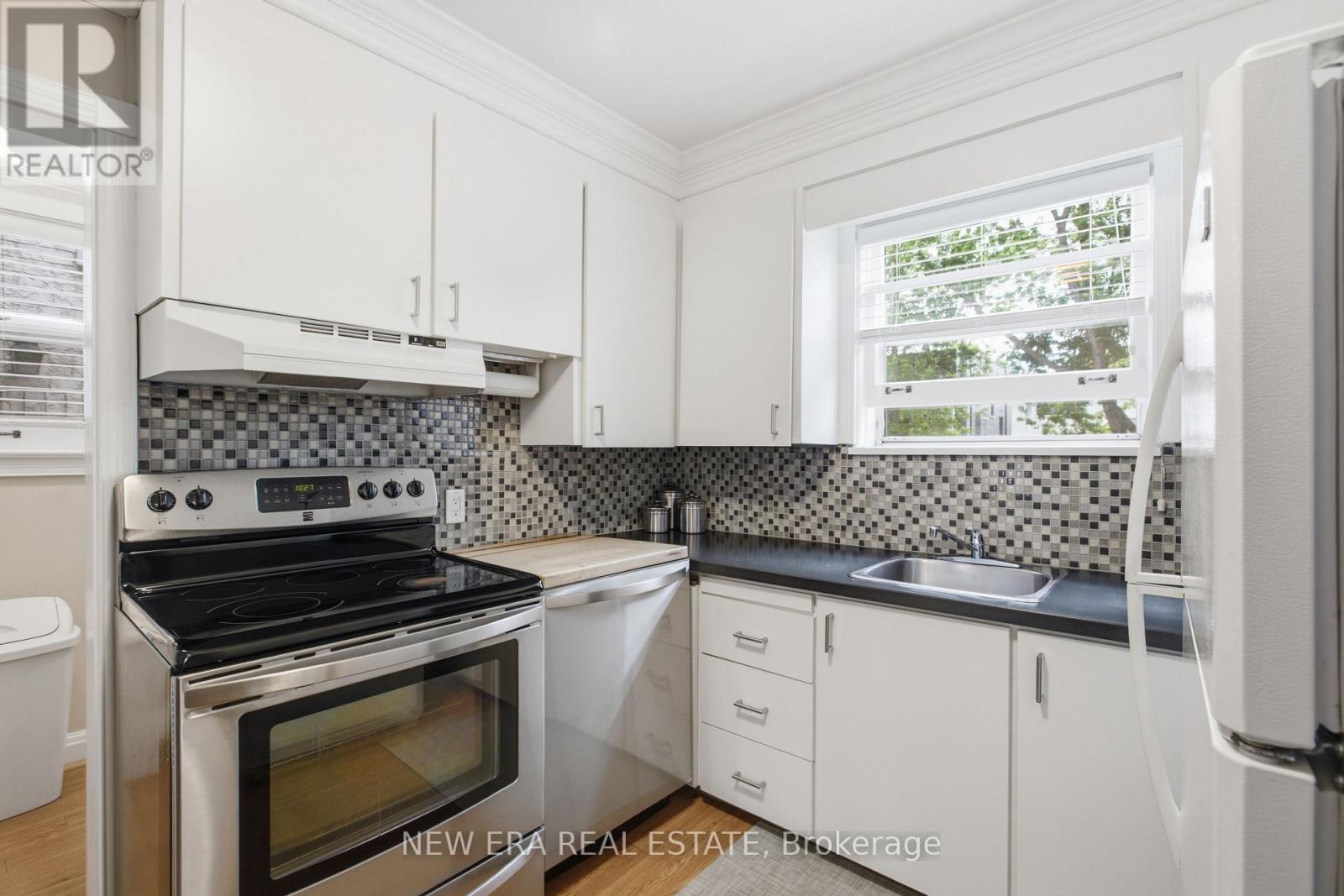 654 Bedford Park Avenue, Toronto, Ontario  M5M 1K3 - Photo 14 - C13473446