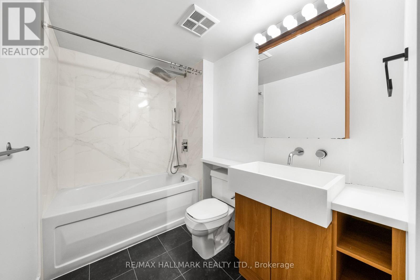1702 - 11 Brunel Court, Toronto, Ontario M5V 3Y3 - Photo 16 - C13473478