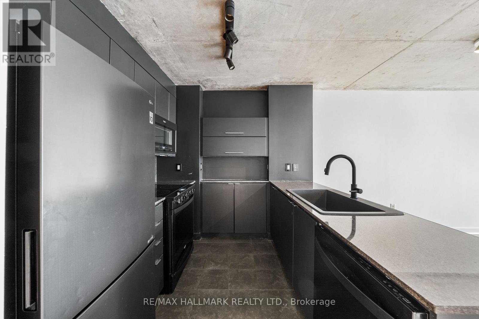 1702 - 11 Brunel Court, Toronto, Ontario M5V 3Y3 - Photo 8 - C13473478