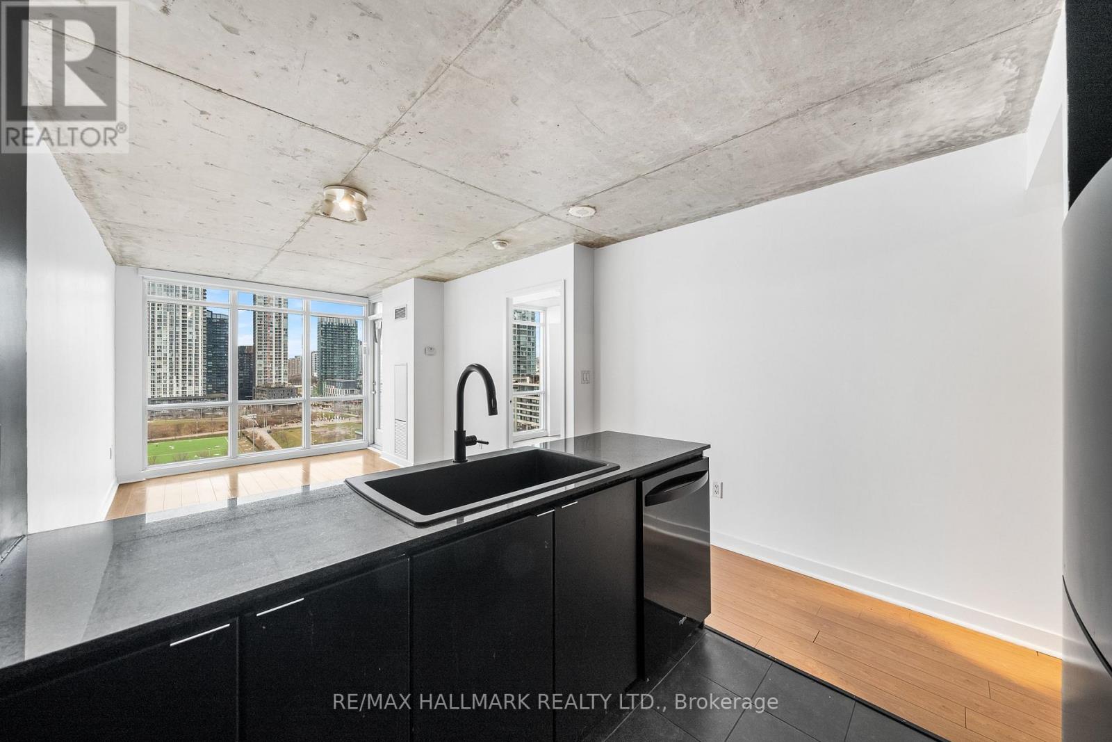 1702 - 11 Brunel Court, Toronto, Ontario M5V 3Y3 - Photo 7 - C13473478