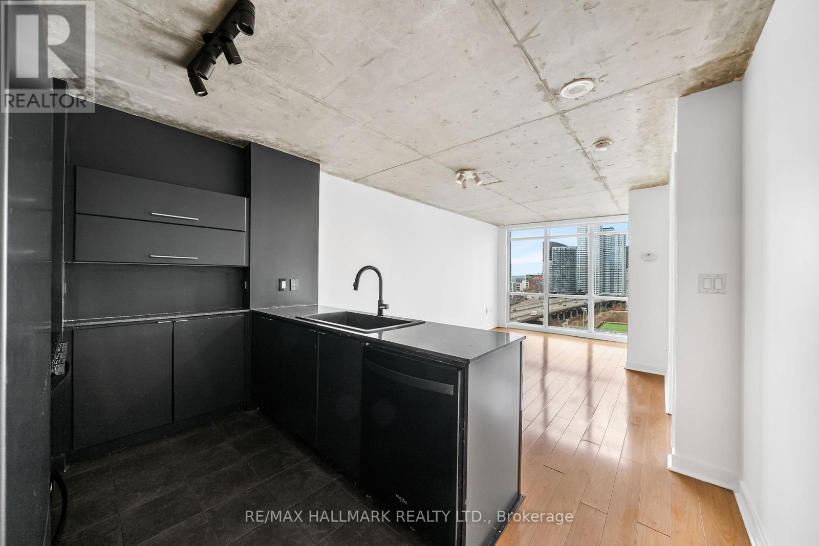 1702 - 11 Brunel Court, Toronto, Ontario M5V 3Y3 - Photo 6 - C13473478
