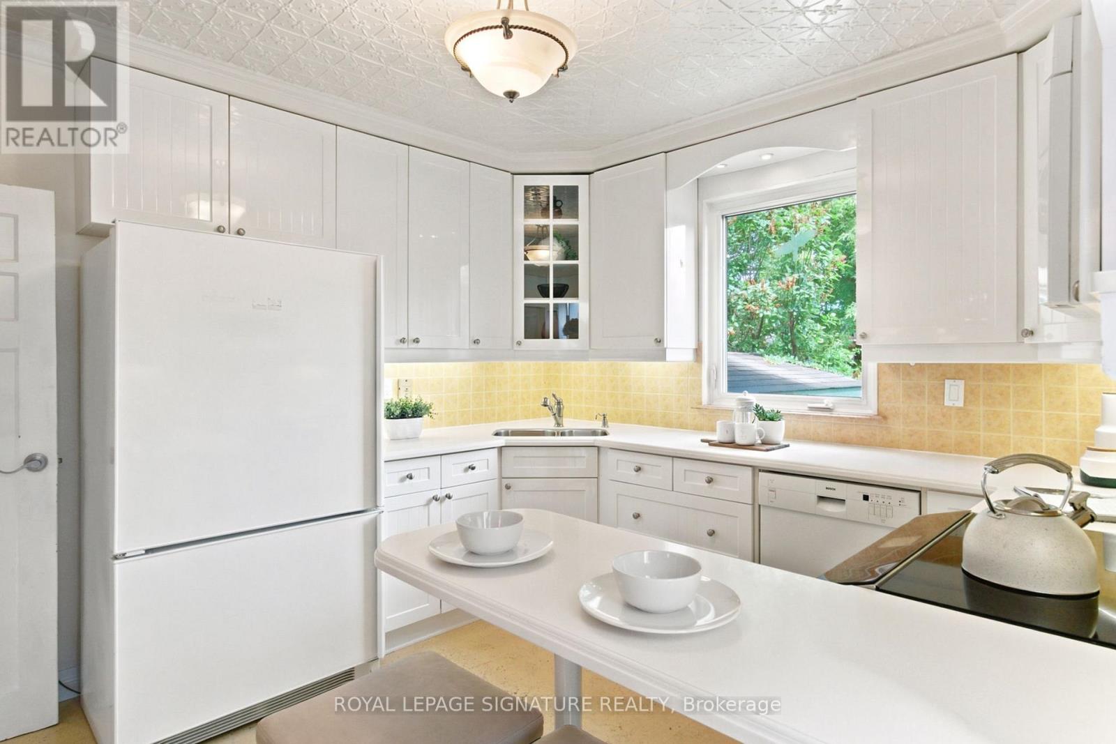 146 Gloucester Grove, Toronto, Ontario  M6C 2B1 - Photo 17 - C13474024