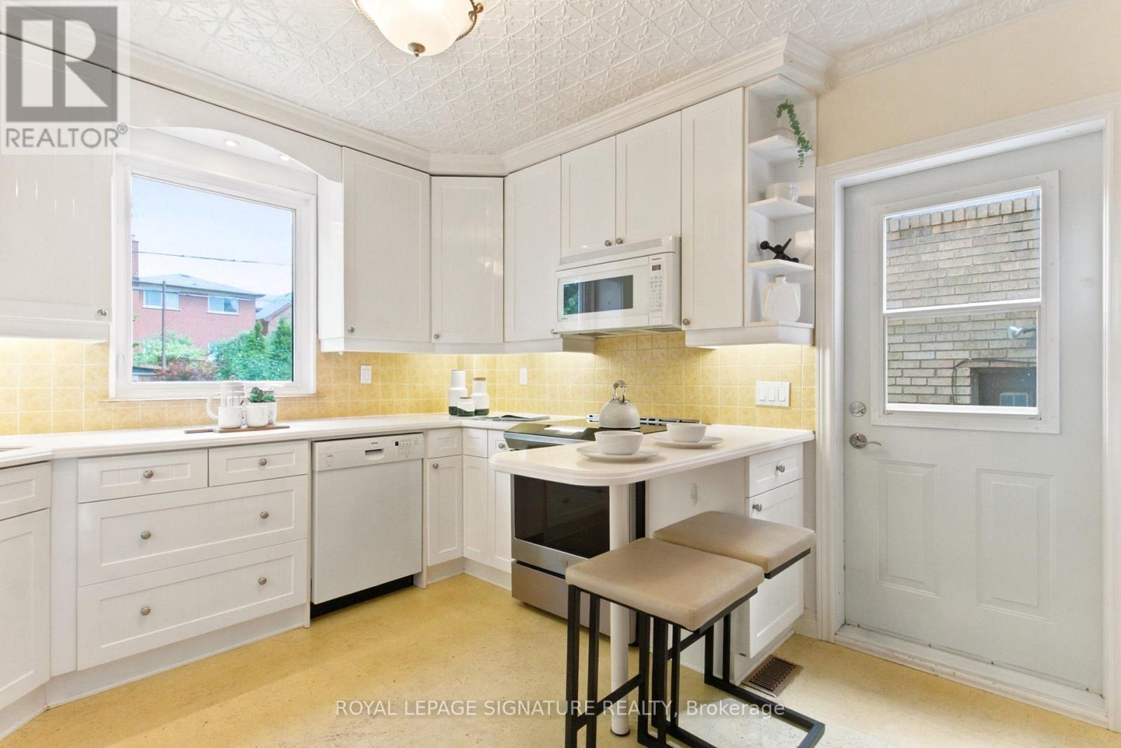 146 Gloucester Grove, Toronto, Ontario  M6C 2B1 - Photo 15 - C13474024