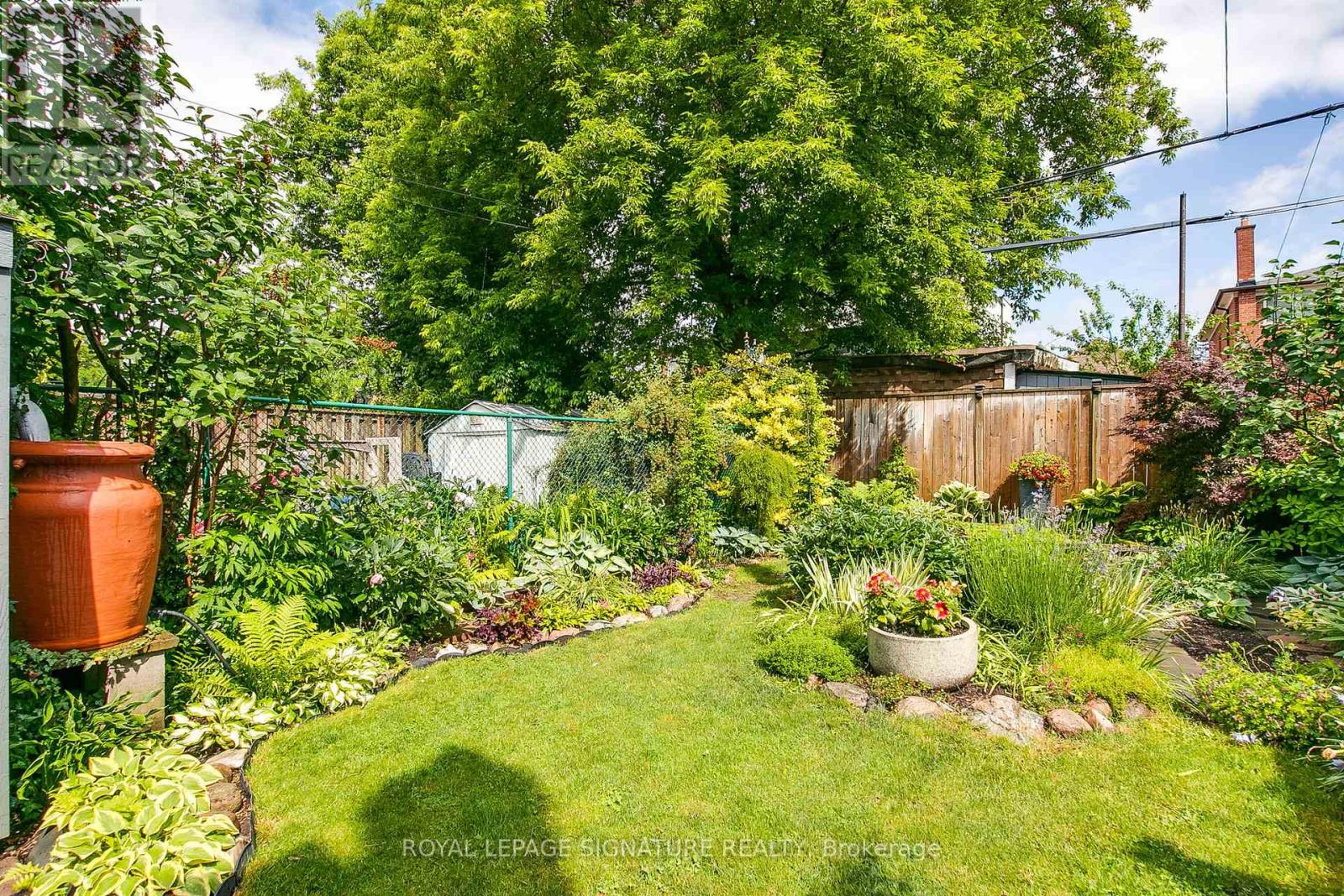 146 Gloucester Grove, Toronto, Ontario  M6C 2B1 - Photo 47 - C13474024