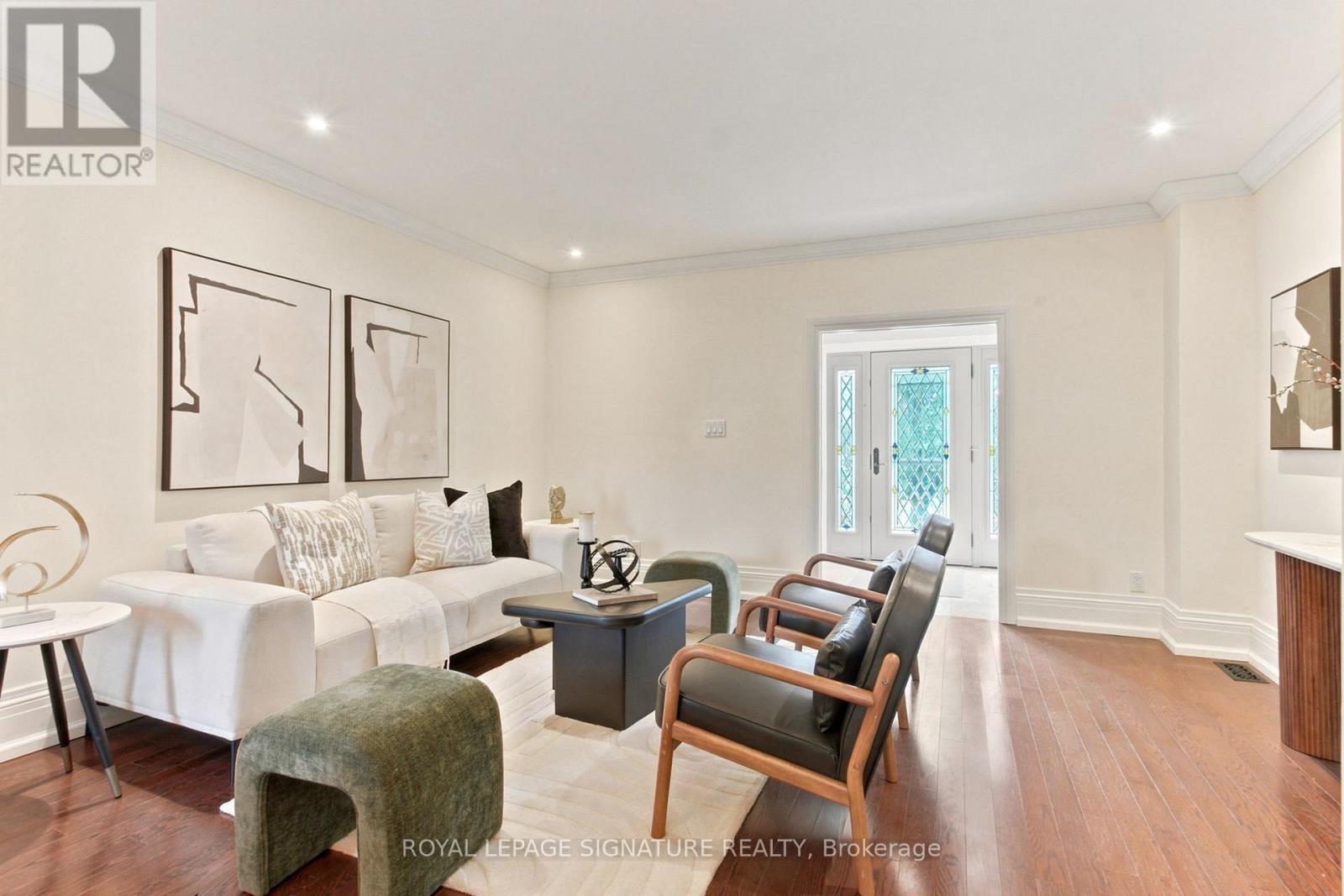 146 Gloucester Grove, Toronto, Ontario  M6C 2B1 - Photo 8 - C13474024