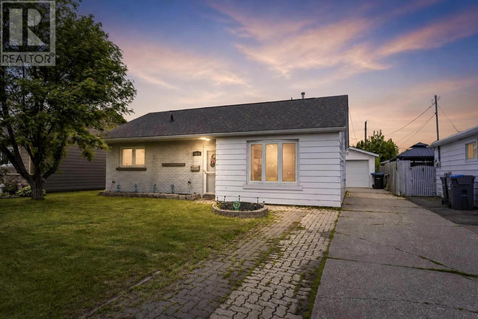 2645 Isabella St E, Thunder Bay, Ontario  P7E 5C9 - Photo 1 - TB2601636