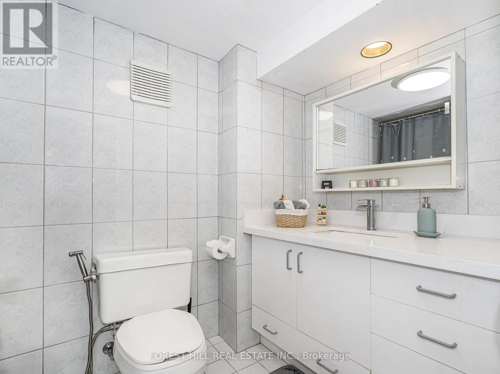 LOWER - 79 MARMOT STREET Toronto (Mount Pleasant East), ON M4S 2T4