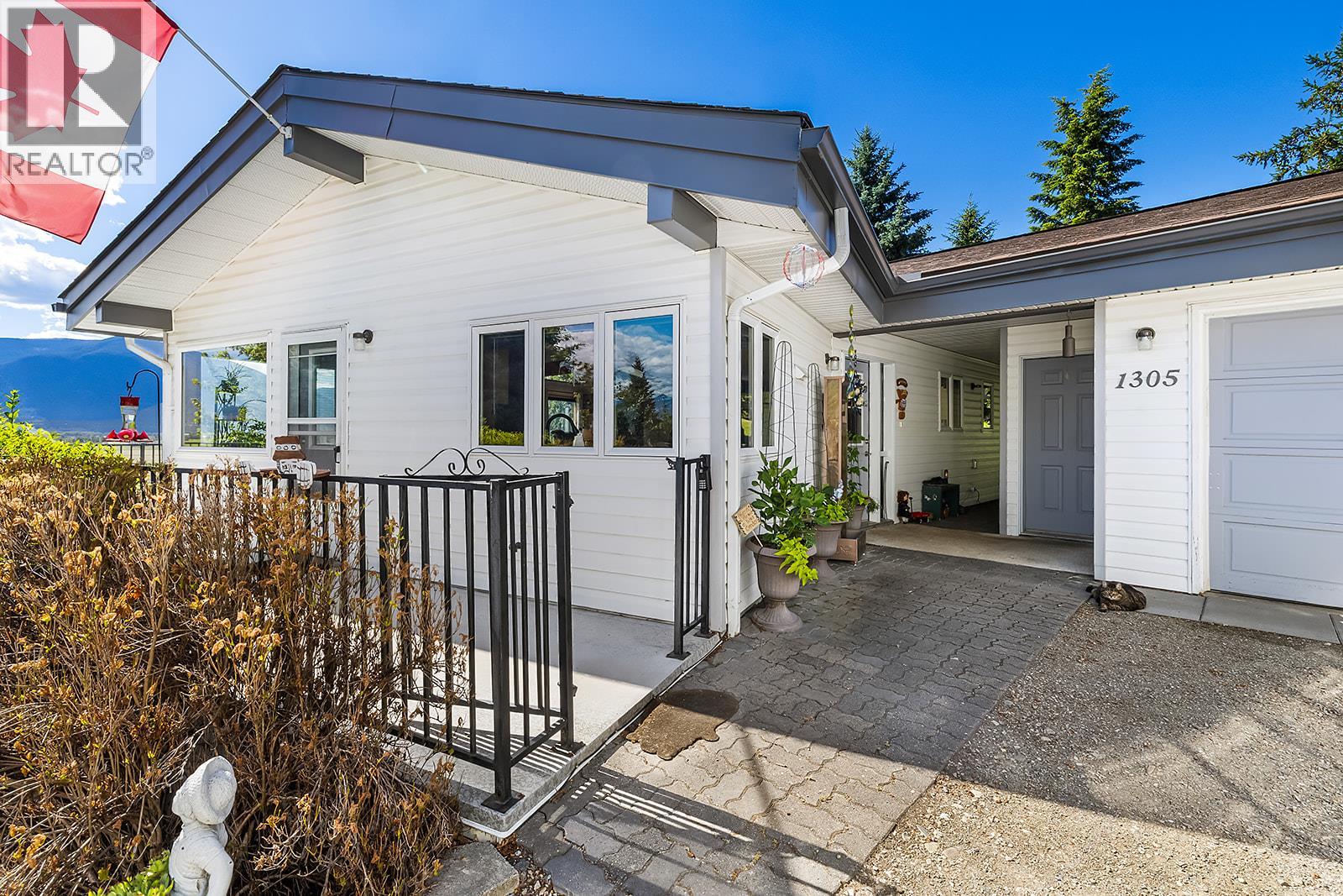 1305 Hilton Place, Creston, British Columbia  V0B 1G6 - Photo 1 - 10392010