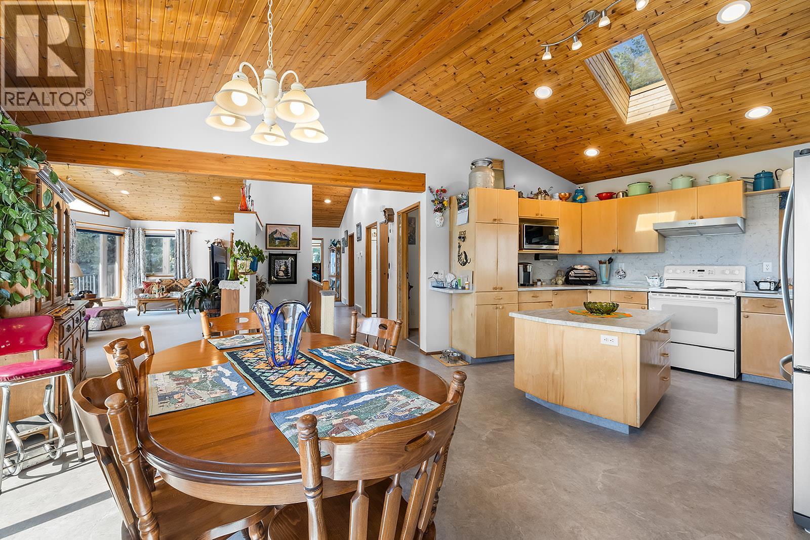 1305 Hilton Place, Creston, British Columbia  V0B 1G6 - Photo 16 - 10392010