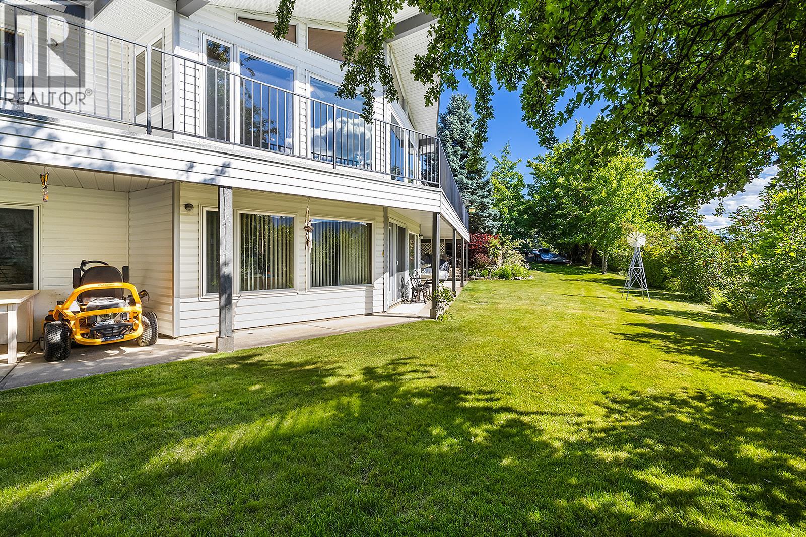 1305 Hilton Place, Creston, British Columbia  V0B 1G6 - Photo 3 - 10392010