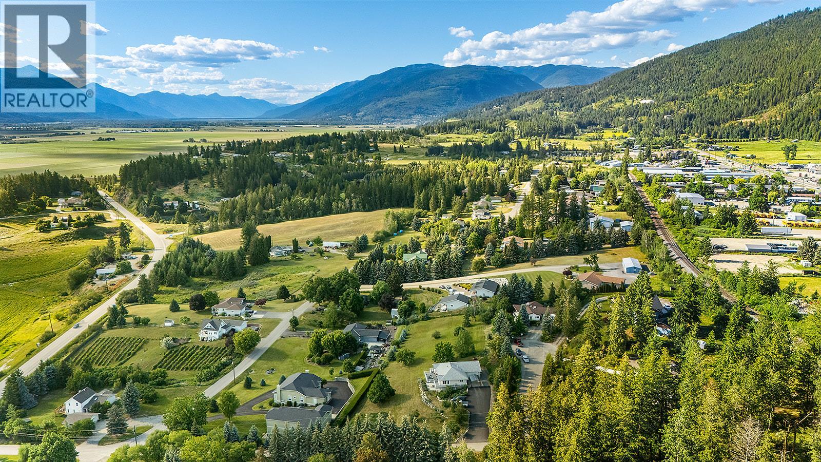 1305 Hilton Place, Creston, British Columbia  V0B 1G6 - Photo 42 - 10392010