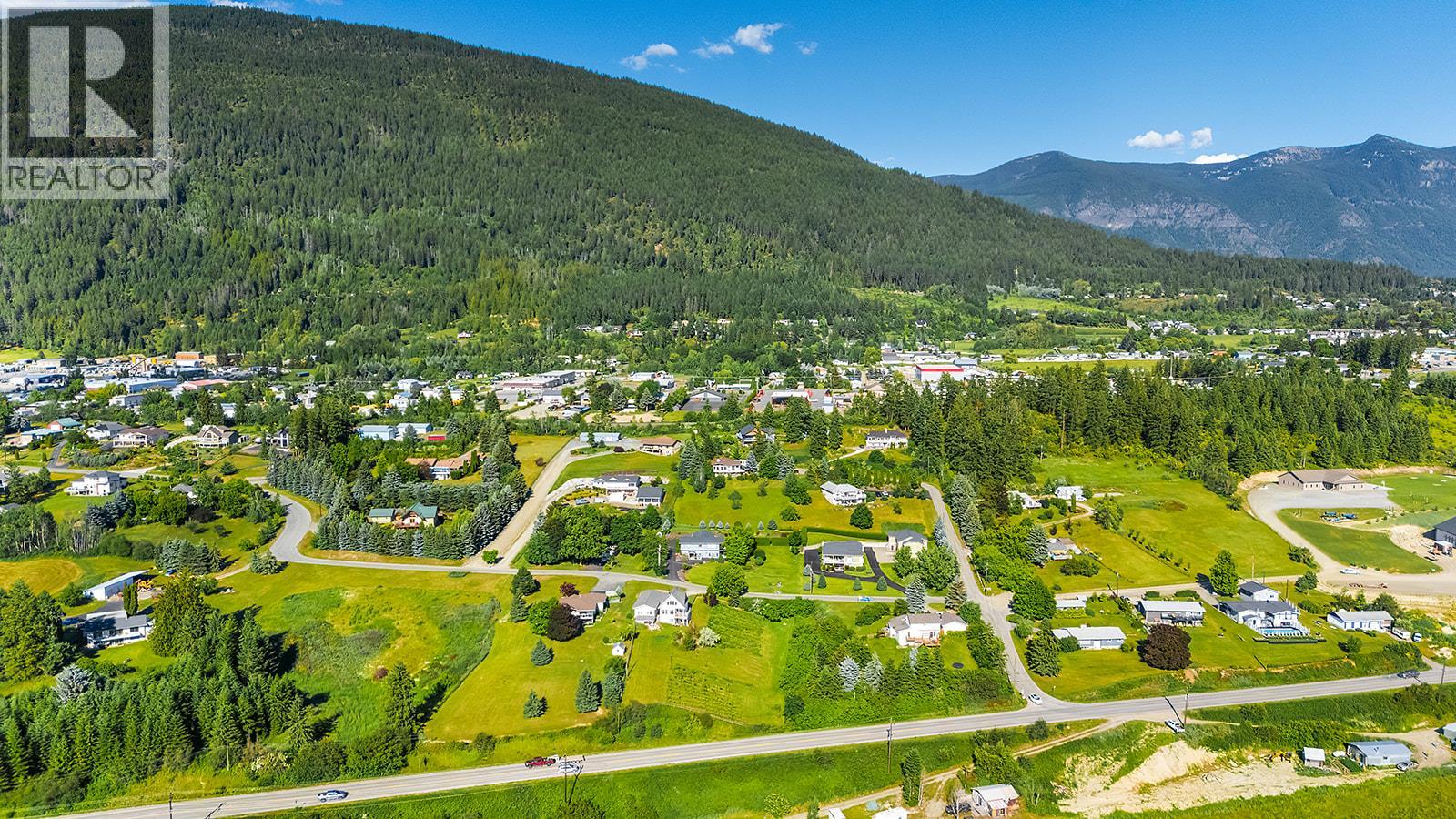1305 Hilton Place, Creston, British Columbia  V0B 1G6 - Photo 45 - 10392010