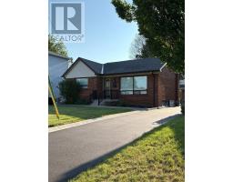 31 ROBERTSFIELD CRESCENT, Toronto, Ontario