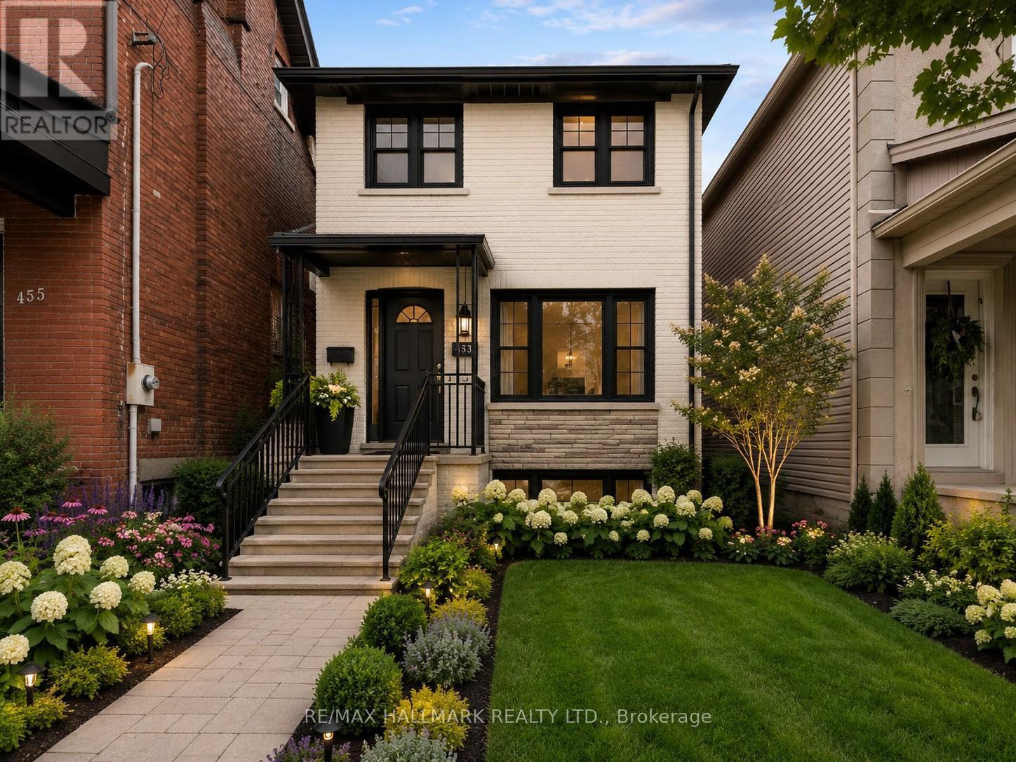<div class="slider-price">$1,089,000</div><p>453 Jones Avenue, Toronto, Ontario</p>