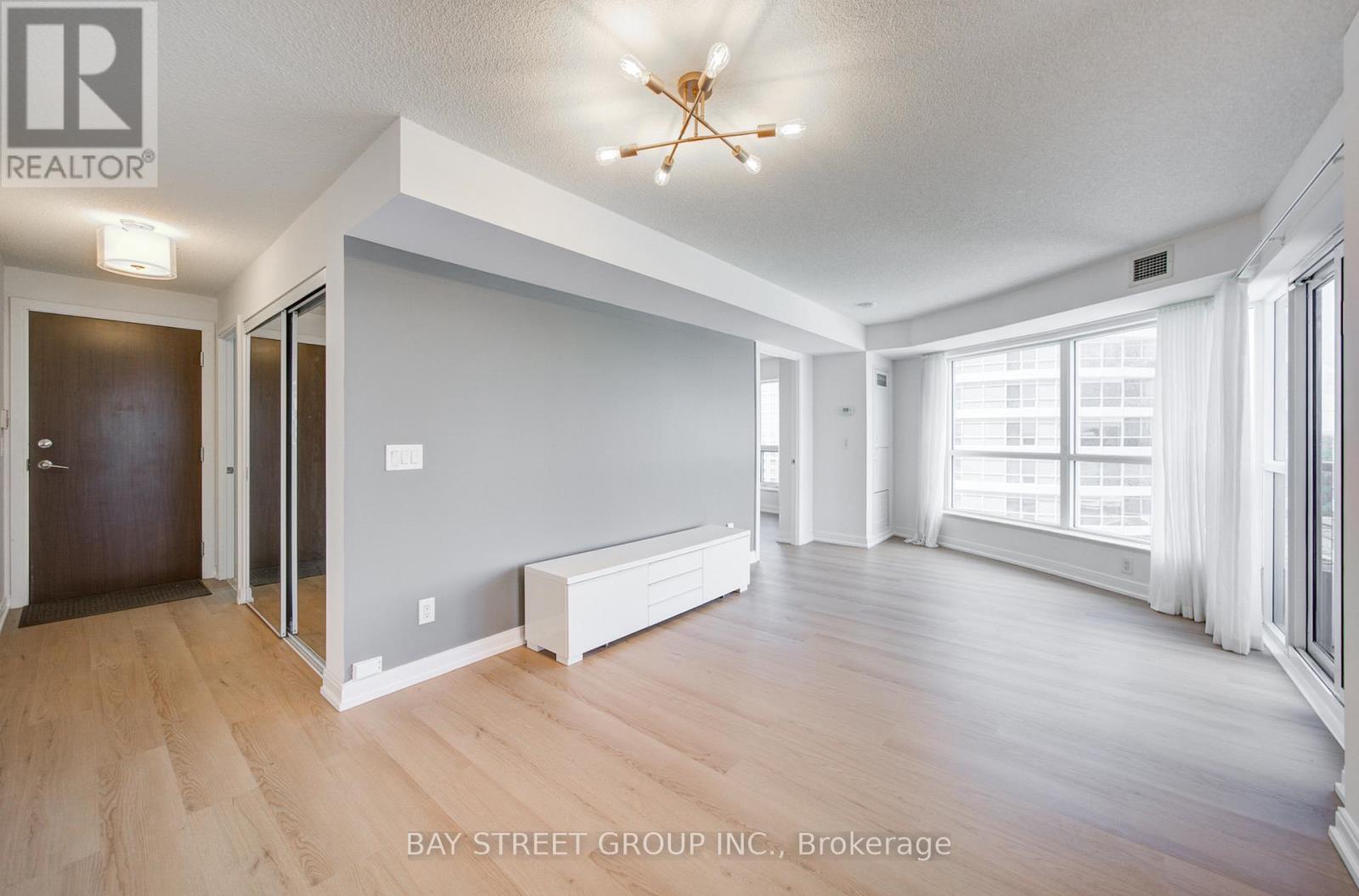 1908 - 151 Village Green Square, Toronto, Ontario M1S 0K5 - Photo 2 - E13472924