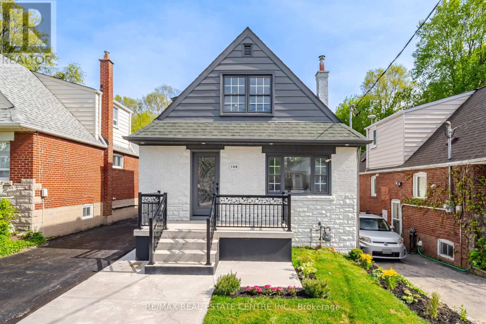109 Glencrest Boulevard, Toronto, Ontario  M4B 1L9 - Photo 2 - E13458430