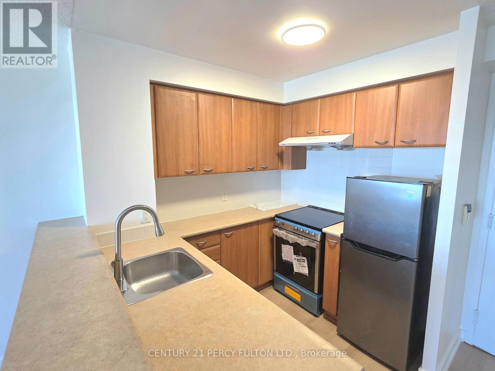 2108 - 36 Lee Centre Drive, Toronto, Ontario M1H 3K2 - Photo 3 - E13465862