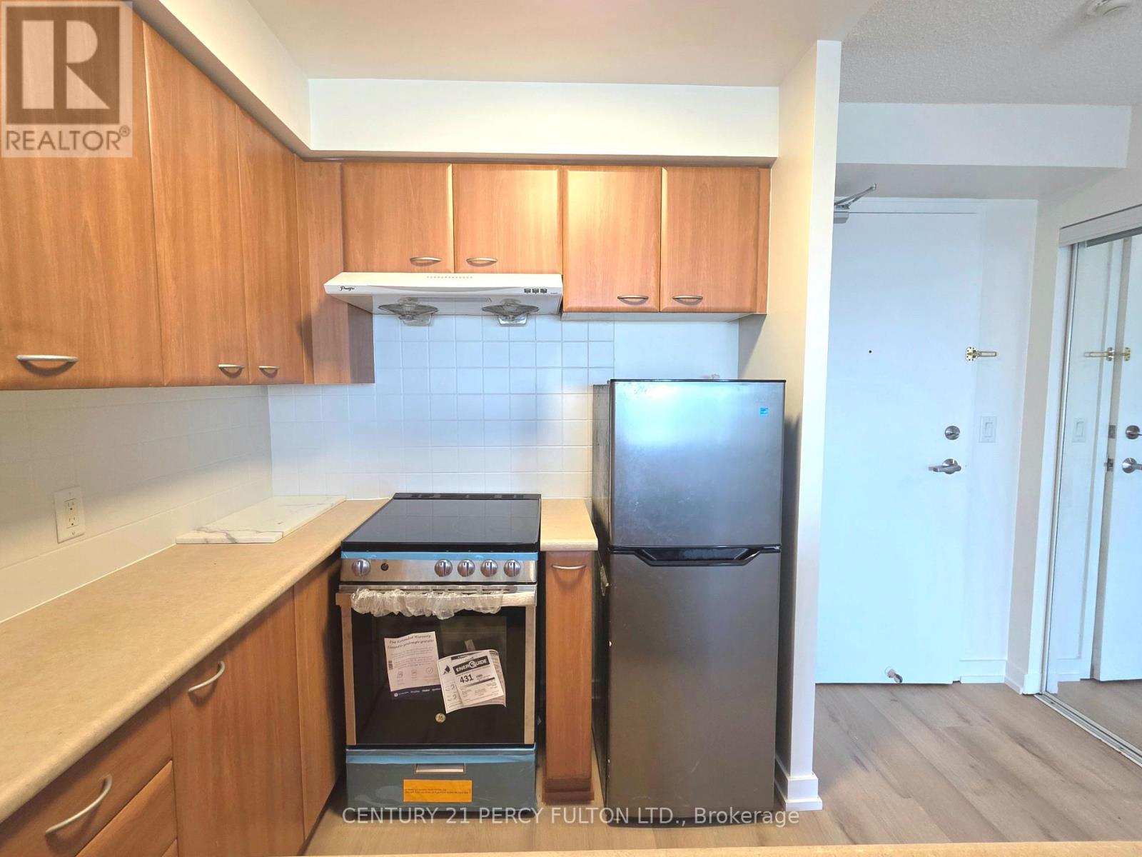 2108 - 36 Lee Centre Drive, Toronto, Ontario M1H 3K2 - Photo 2 - E13465862