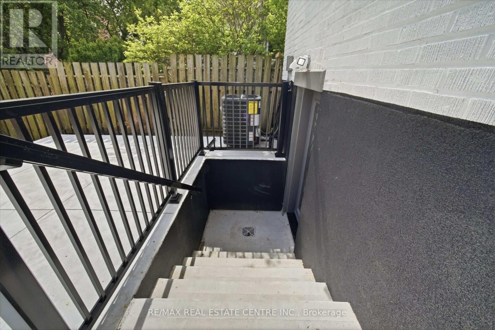 109 Glencrest Boulevard, Toronto, Ontario  M4B 1L9 - Photo 32 - E13458430