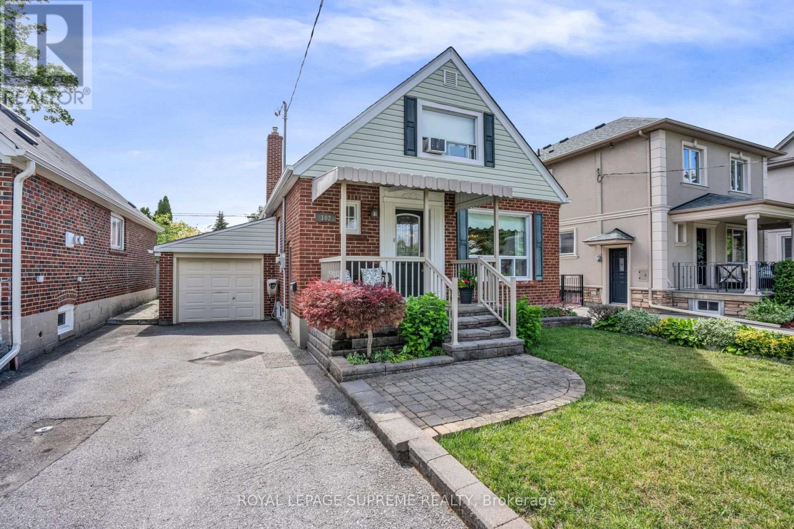 102 Binswood Avenue, Toronto, Ontario  M4C 3N9 - Photo 1 - E13473524