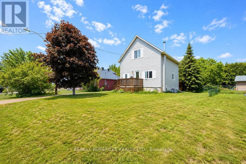 1 VIOLET STREET, Petawawa, Ontario