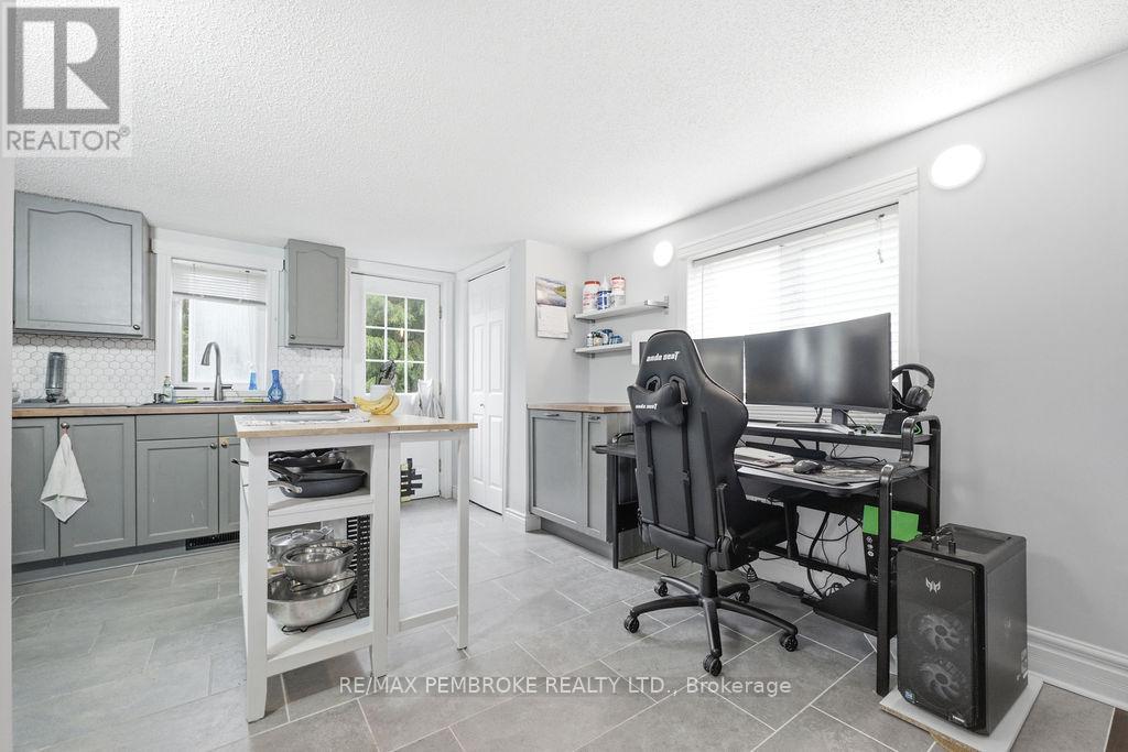 1 Violet Street, Petawawa, Ontario  K8H 2C2 - Photo 6 - X13472890