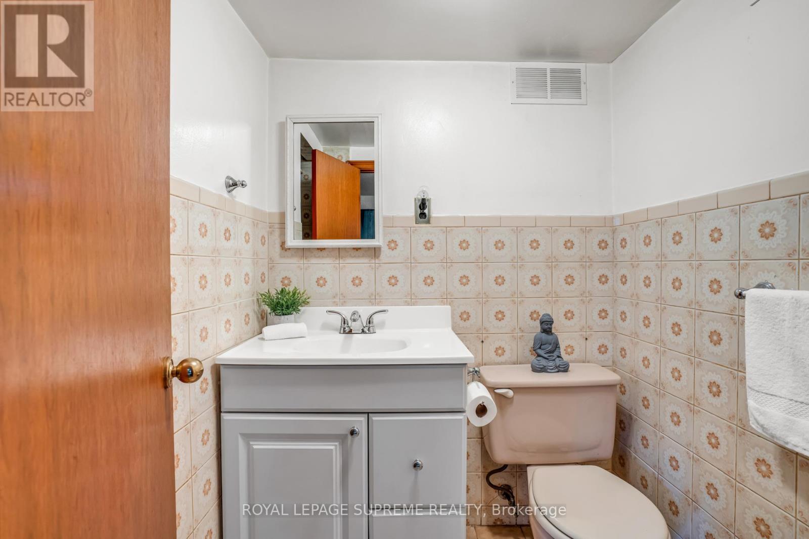 102 Binswood Avenue, Toronto, Ontario  M4C 3N9 - Photo 44 - E13473524