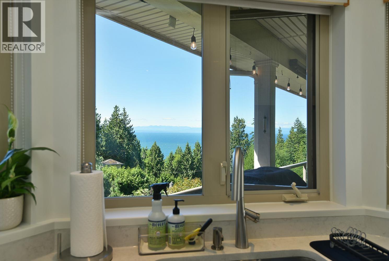 377 Harry Road, Gibsons, British Columbia V0N 1V5 - Photo 6 - R3138450