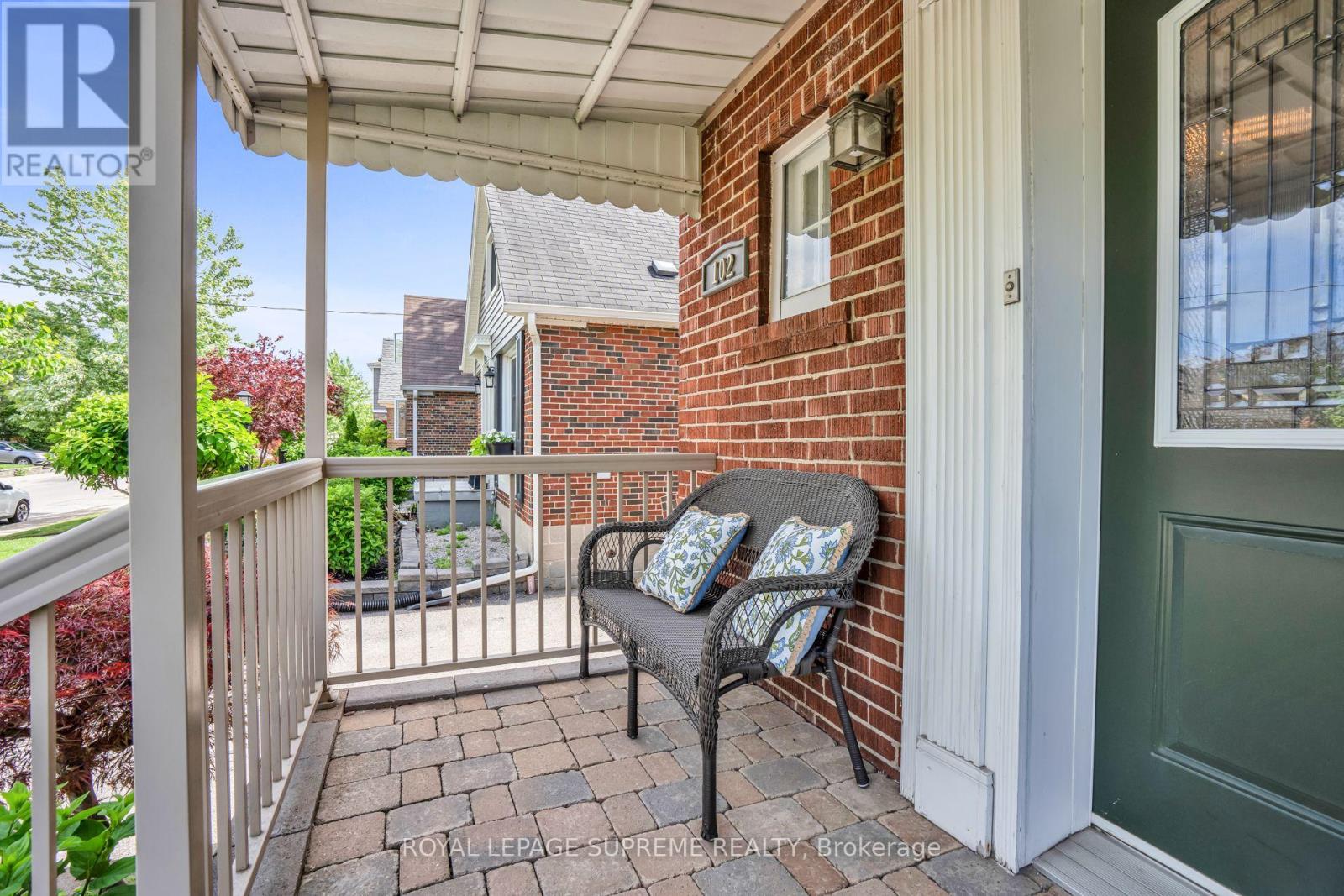 102 Binswood Avenue, Toronto, Ontario  M4C 3N9 - Photo 6 - E13473524