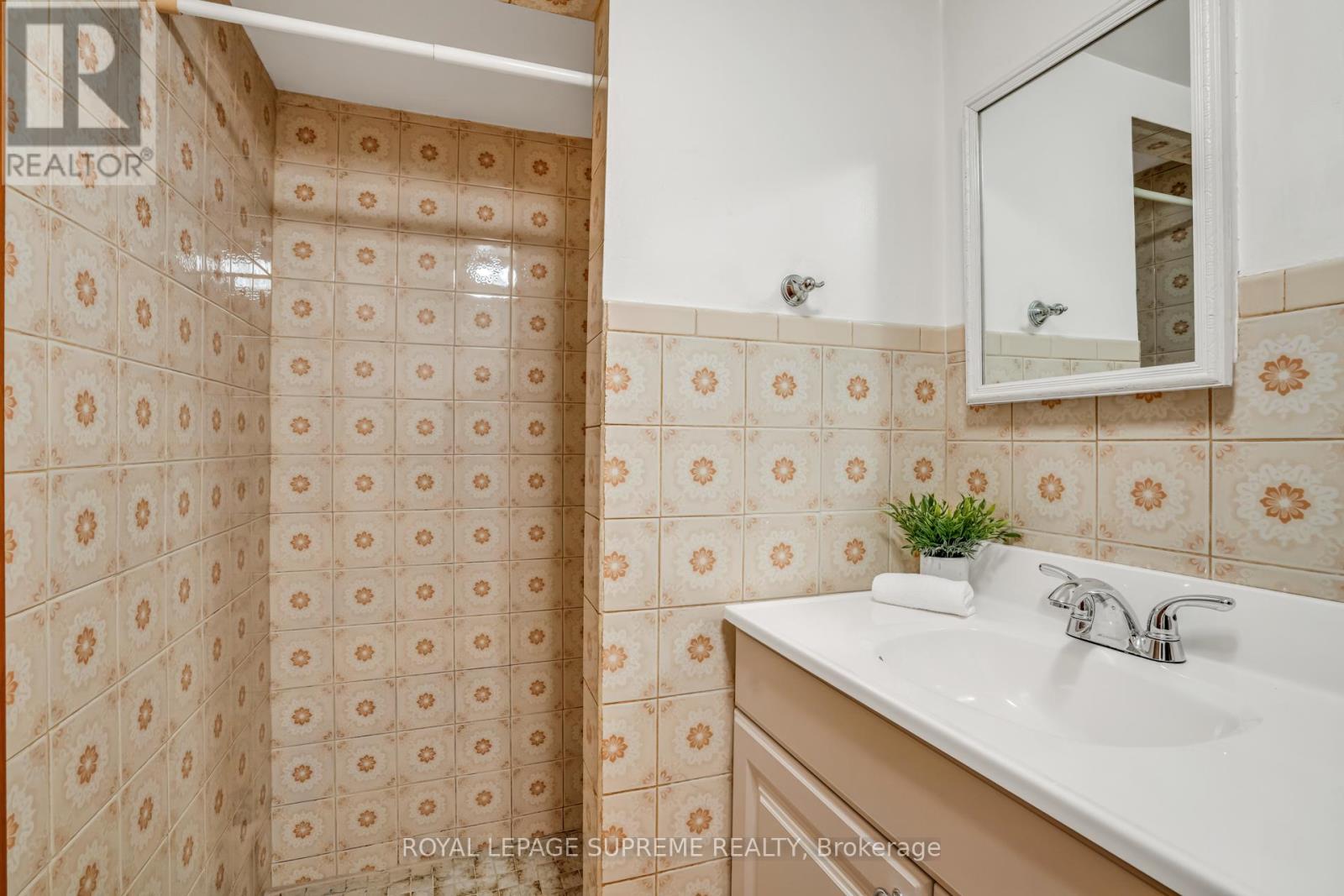 102 Binswood Avenue, Toronto, Ontario  M4C 3N9 - Photo 45 - E13473524