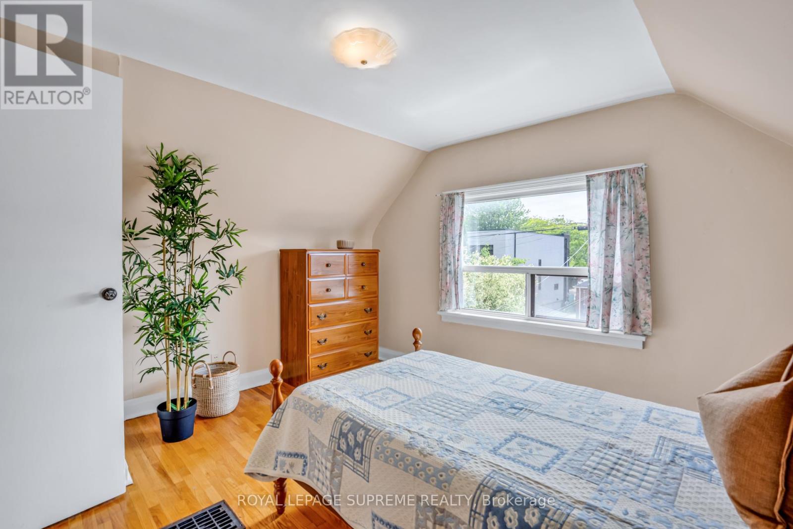 102 Binswood Avenue, Toronto, Ontario  M4C 3N9 - Photo 34 - E13473524