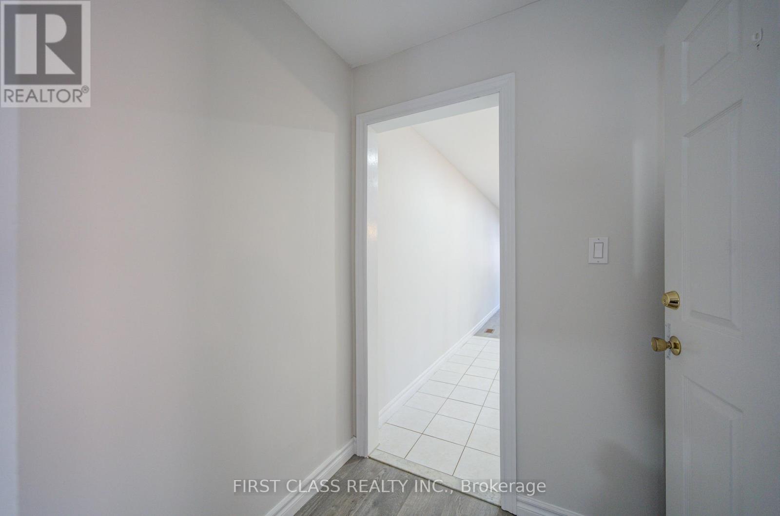 427 Leslie Street, Toronto, Ontario  M4M 3E3 - Photo 16 - E13472648