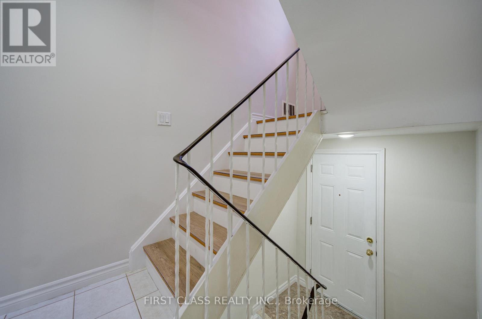 427 Leslie Street, Toronto, Ontario  M4M 3E3 - Photo 14 - E13472648