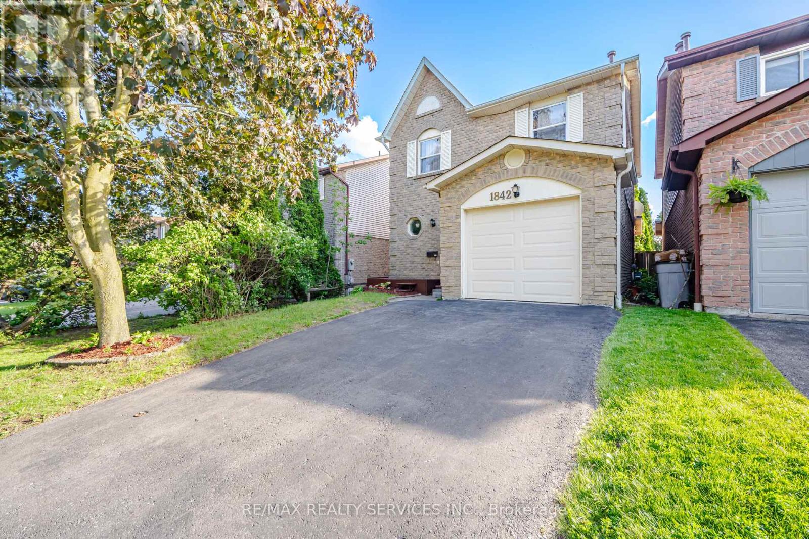 1842 Cricket Lane, Pickering, Ontario  L1V 3J3 - Photo 3 - E13472750