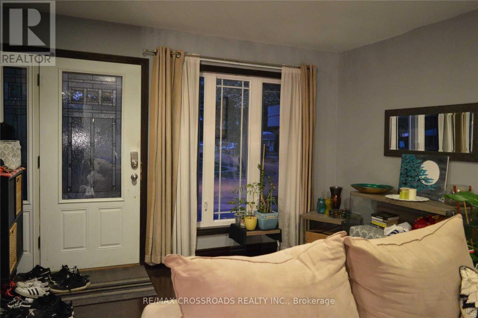 44 Romulus Drive, Toronto (Bendale), Ontario  M1K 4C2 - Photo 3 - E13472748
