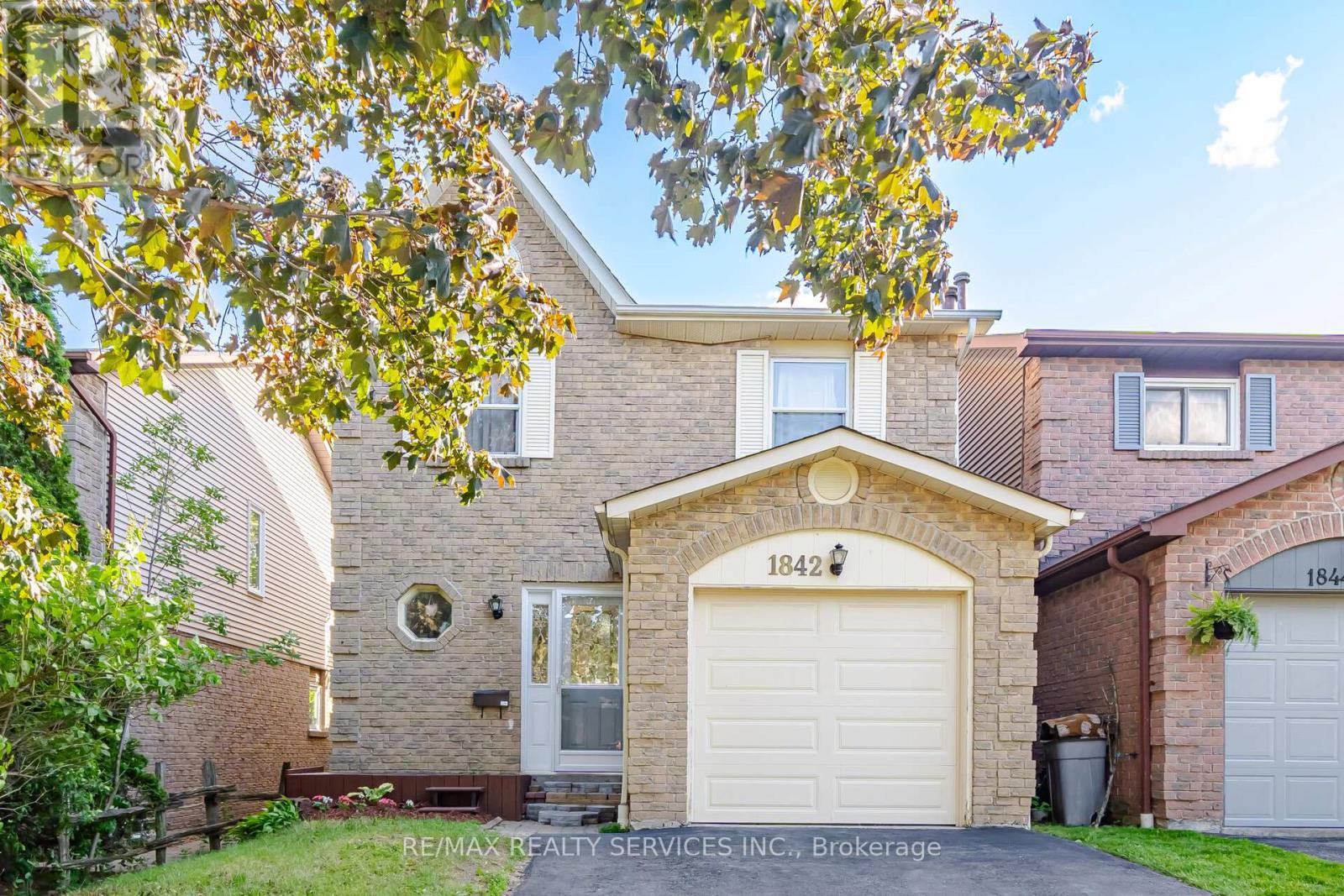 1842 Cricket Lane, Pickering, Ontario  L1V 3J3 - Photo 2 - E13472750