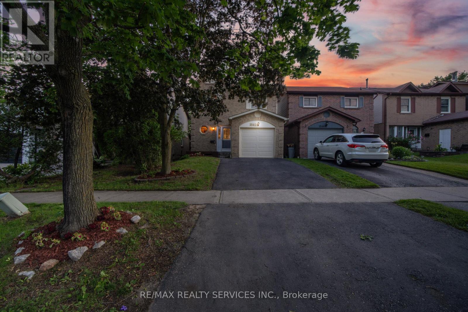 1842 Cricket Lane, Pickering, Ontario  L1V 3J3 - Photo 4 - E13472750
