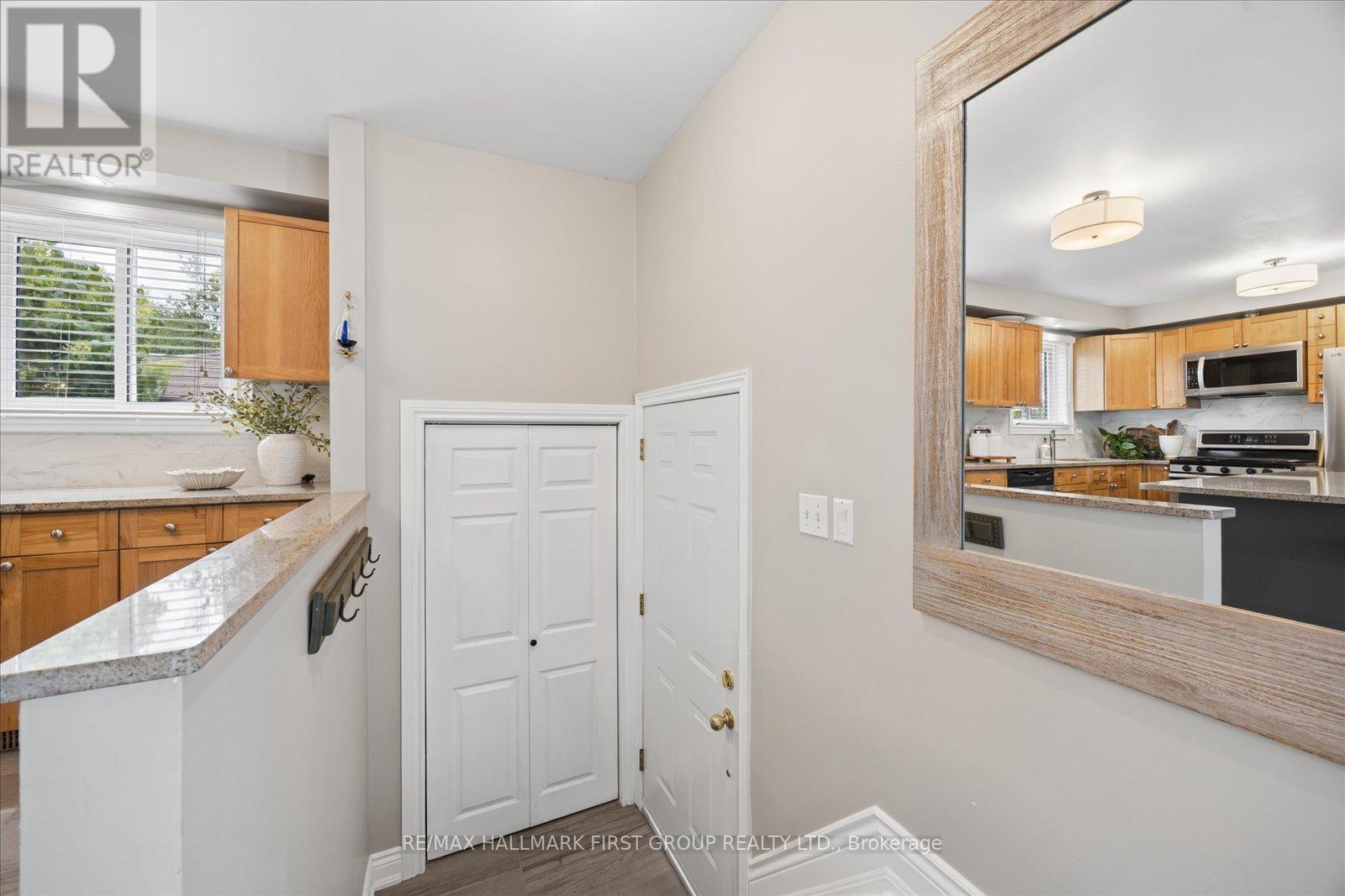 748 Breezy Drive, Pickering, Ontario L1W 2X7 - Photo 4 - E13473912
