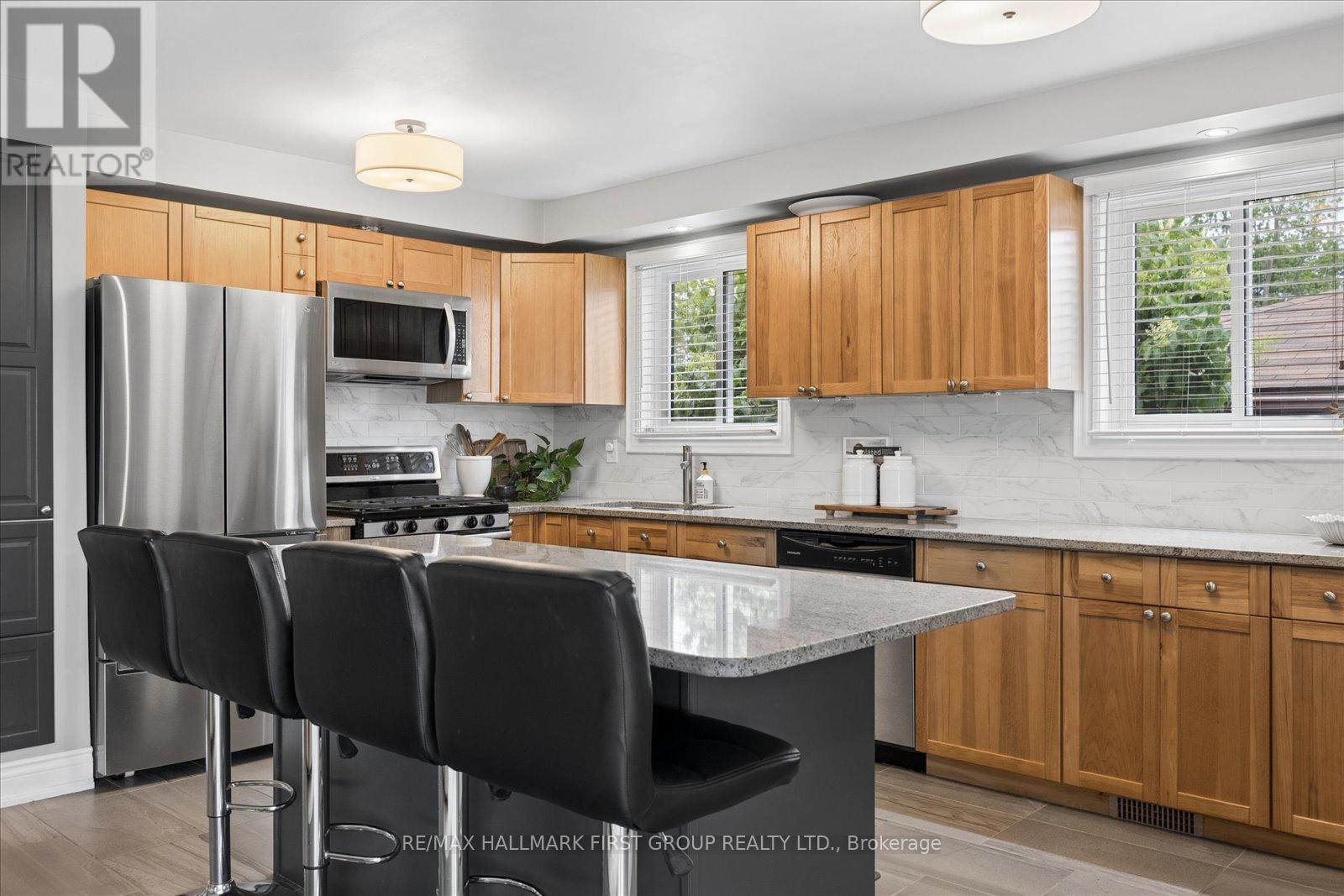 748 Breezy Drive, Pickering, Ontario L1W 2X7 - Photo 6 - E13473912