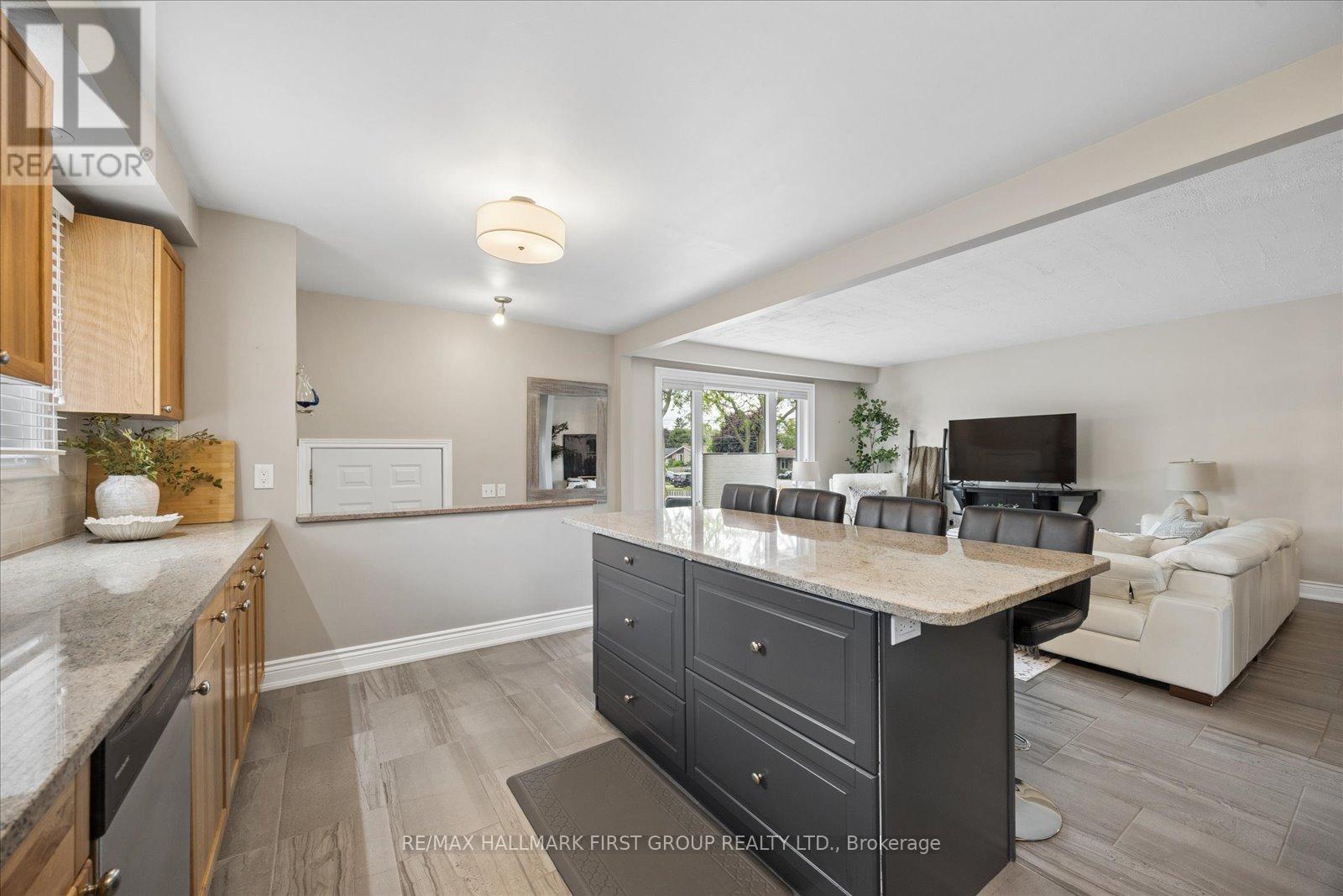 748 Breezy Drive, Pickering, Ontario L1W 2X7 - Photo 9 - E13473912